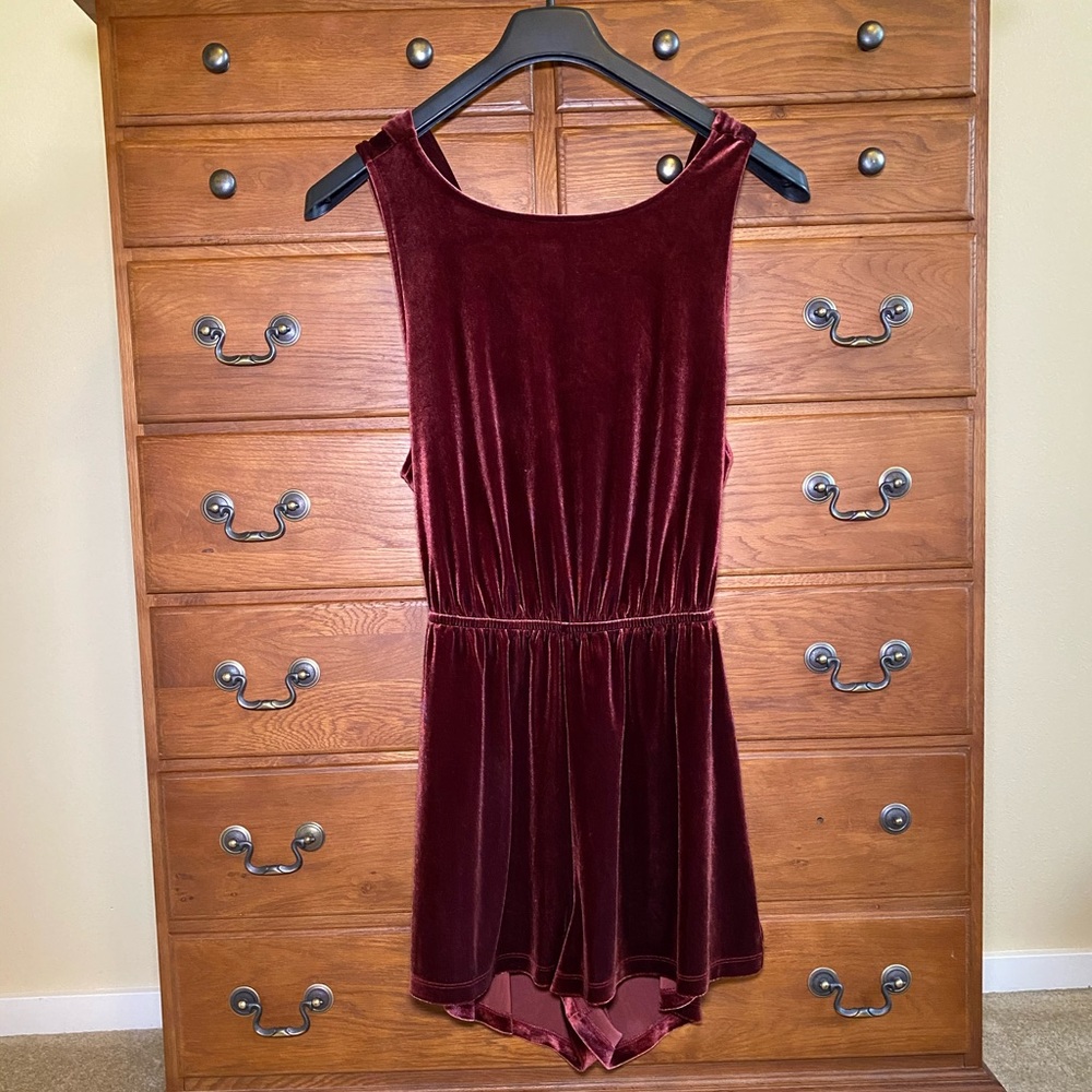 🌹Burgundy Velvet Romper🌹